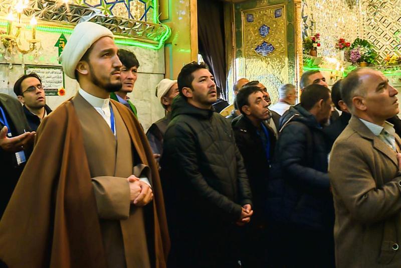الفائزون في مسابقة مهرجان أمير المؤمنين (عليه السلام) يحطّون رحالهم عند العتبات المقدّسة ويؤكّدون أنّها هديّةٌ من أبي الفضل العبّاس (عليه السلام)