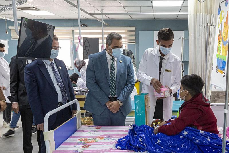 وفد جامعة الكفيل يزور مستشفى الوطني للأورام وامراض الدم 