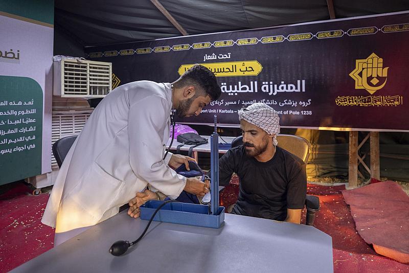 مفرزة جامعة العميد الطبية تباشر تقديم خدماتها لزائري الأربعين