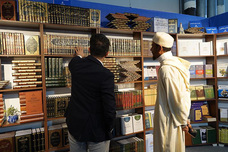 جمعية العميد تشارك بفعاليّة في معرض تونس الدوليّ للكتاب