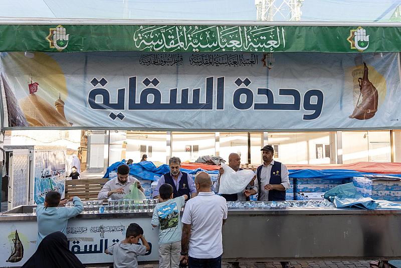 تزامنًا مع عيد الغدير الأغر.. قسم الشؤون الخدمية يوفر مياه الشرب للزائرين