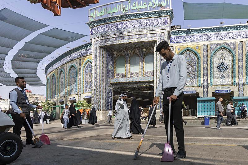 تزامنًا مع عيد الأضحى.. قسم الشؤون الخدمية يباشر تنفيذ حملة لتنظيف محيط العتبة العباسية المقدسة