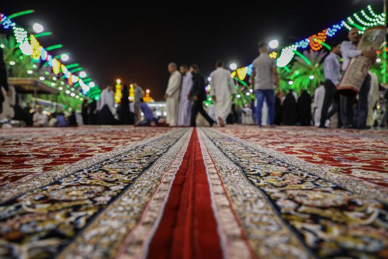 أكثر من (700) سجّادة فُرشت في ساحة ما بين الحرمين الشريفين لأداء صلاة عيد الفطر