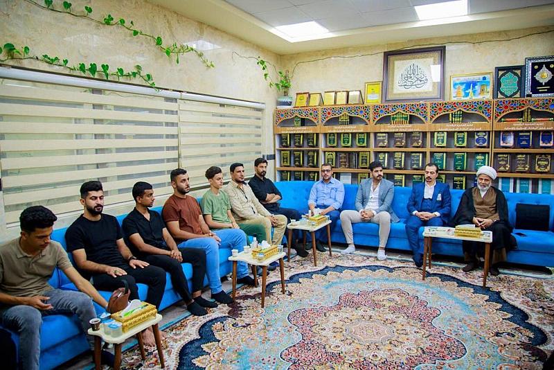 قسم شؤون المعارف يكرّم المصوّرين المشاركين في فقرة (الأربعين بعدستك)