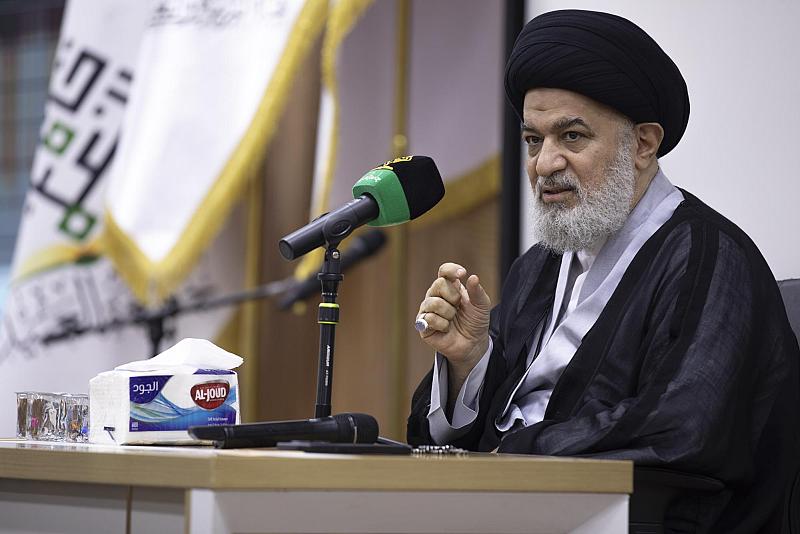 السيد الصافي خلال حفل تكريم أساتذة جامعة العميد: العقل العراقيّ مميّز ومُبدع ويستطيع أن يبني إذا توفّرت له الظروف الملائمة