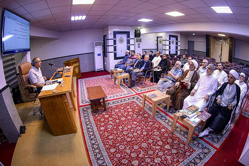 المجمع العلمي ينظم دورة تخصصية حول الرسم المصحفي لطلبته المتخرجين