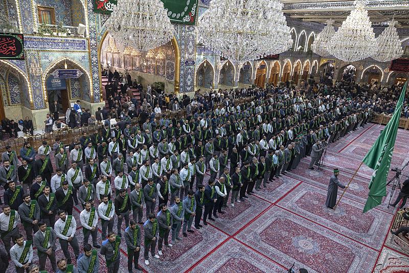 خدمة العتبة العباسية المقدسة يؤدّون مراسم الممارسة العبادية بذكرى شهادة الإمام الهادي (عليه السلام)