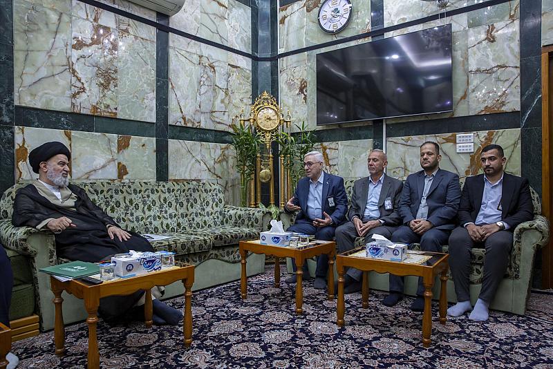 سماحة السيد الصافي يدعو إلى الاهتمام بعوائل الشهداء وإنجاز معاملاتهم بروح إنسانية عالية