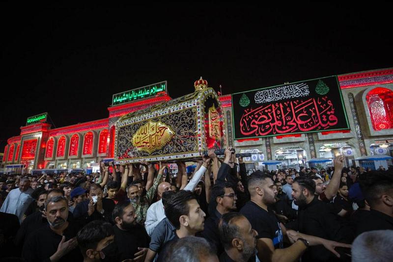 مواكبُ العزاء تستذكر شهادة أمير المؤمنين (عليه السلام) عند مرقدَيْ ولدَيْه