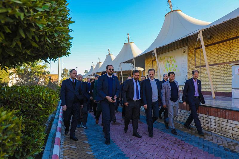 وفد أكاديمي من إيران يجري جولة في جامعة العميد ويشيد بتقدمها العلمي