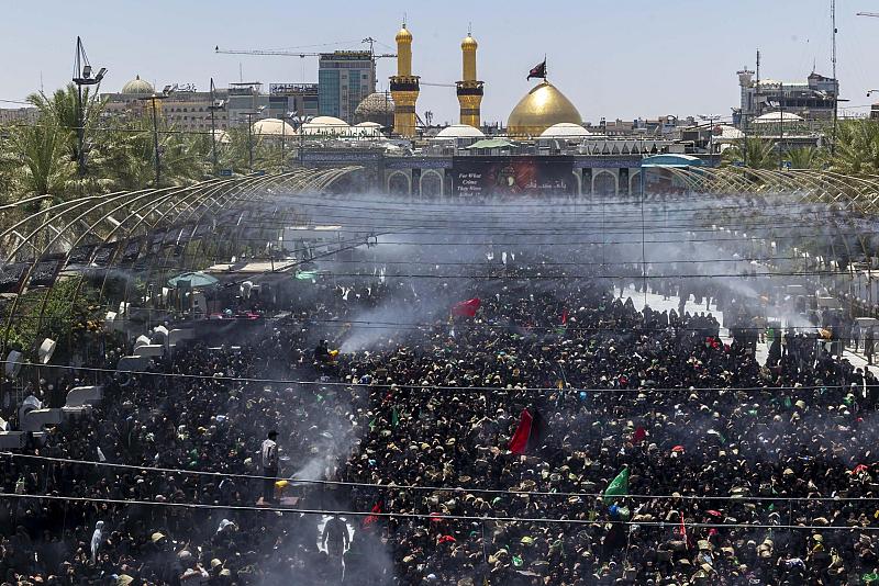 نساء قبيلة بني أسد يتقدمن العشائر العراقية في مسيرة إحياء ذكرى دفن الأجساد الطاهرة