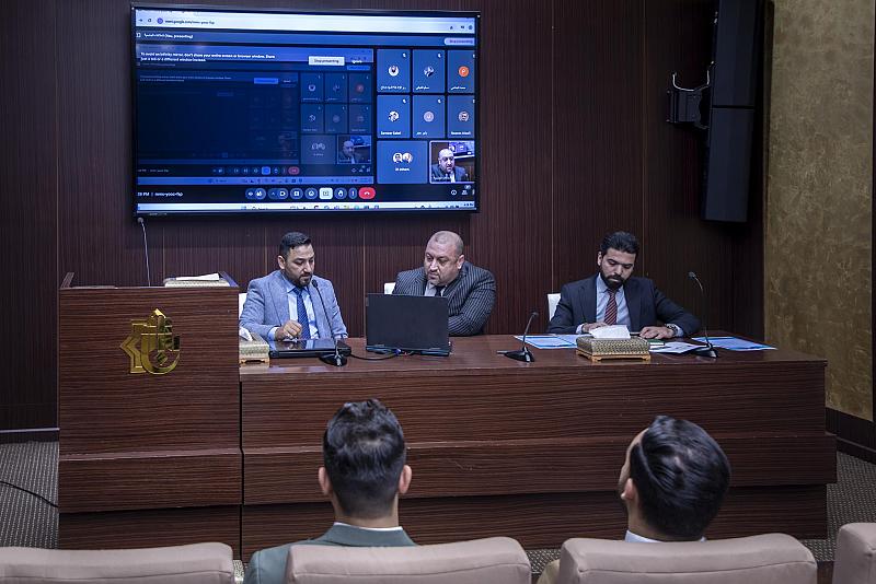 قسم العلاقات يعقد اجتماعًا إلكترونيًّا مع منسقي الجامعات لتوضيح فقرات برنامج حفل التخرج المركزي