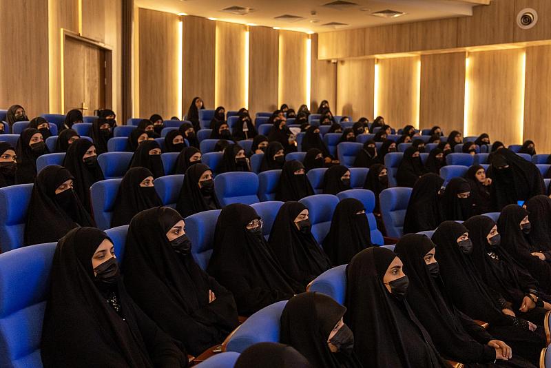الطالبات المكرمات يقدمن الشكر إلى العتبة العباسية لاهتمامها بالمرتديات للعباءة الزينبية