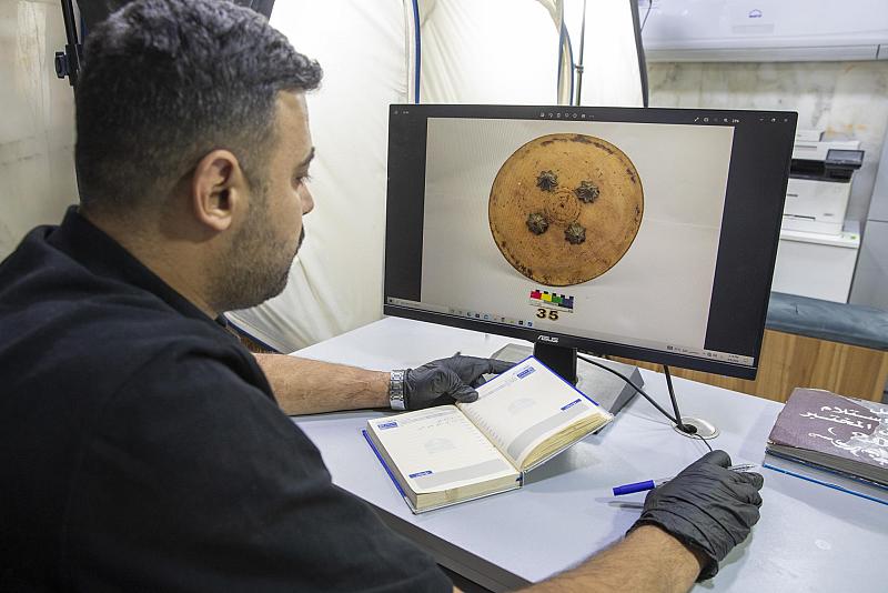 ضمن أعمال التوثيق.. متحف الكفيل ينجز تحديث صور أكثر من 100 درع تاريخي