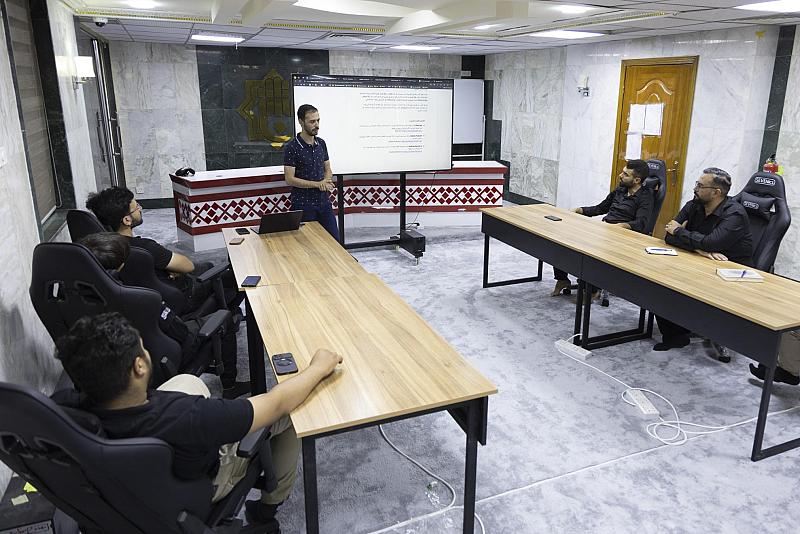 العتبة العباسية تنظم دورةً حول صناعة المحتوى الصوتي بالذكاء الاصطناعيّ