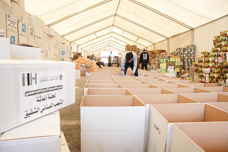 العتبة العباسية توزع أكثر من ألف سلة غذائية يوميًّا للنازحين اللبنانيين في سوريا