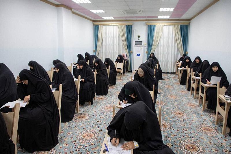 شعبة الخطابة الحسينية النسوية تختتم الفصل الدراسي الأول