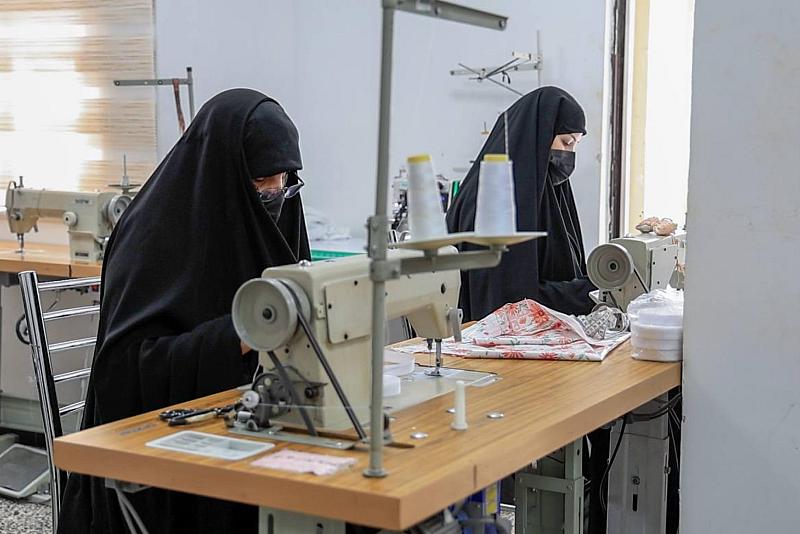 مجمّع العفاف: معمل الخياطة ينتج أنواعًا عدة من المفروشات والألبسة الشرعية عالية الجودة