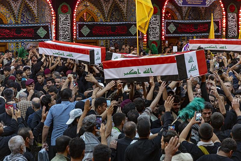 تشييع عدد من شهداء الحشد الشعبي في صحن مرقد أبي الفضل العباس (عليه السلام)