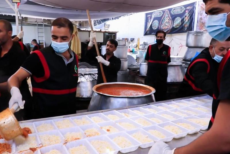 300 ألف وجبةٍ قدَّمَها مضيفُ العتبة العبّاسية لزائري عاشوراء