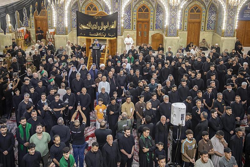 موكب عزاء الشعراء والرواديد ينظم مسيرة عزائية في ختام شهري الأحزان المحرم الحرام وصفر