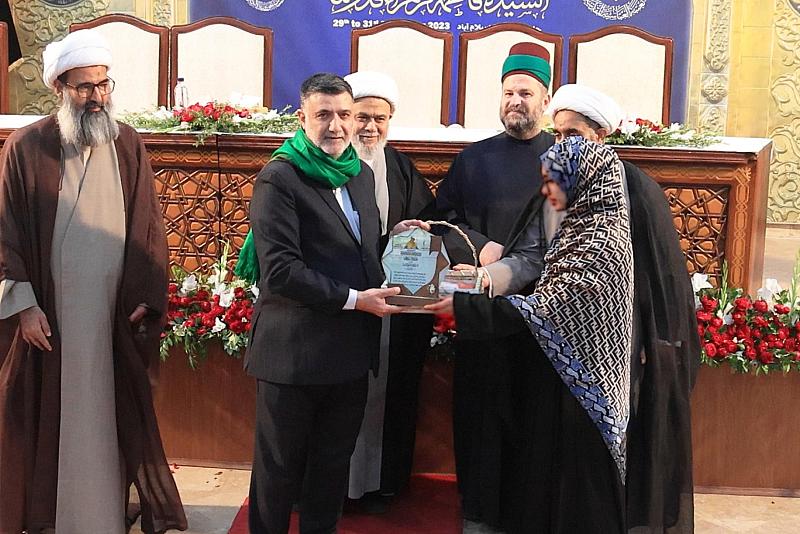 العتبة العباسية تكرّم المشاركات في الجلسة البحثية حول السيدة الزهراء (عليها السلام) في باكستان
