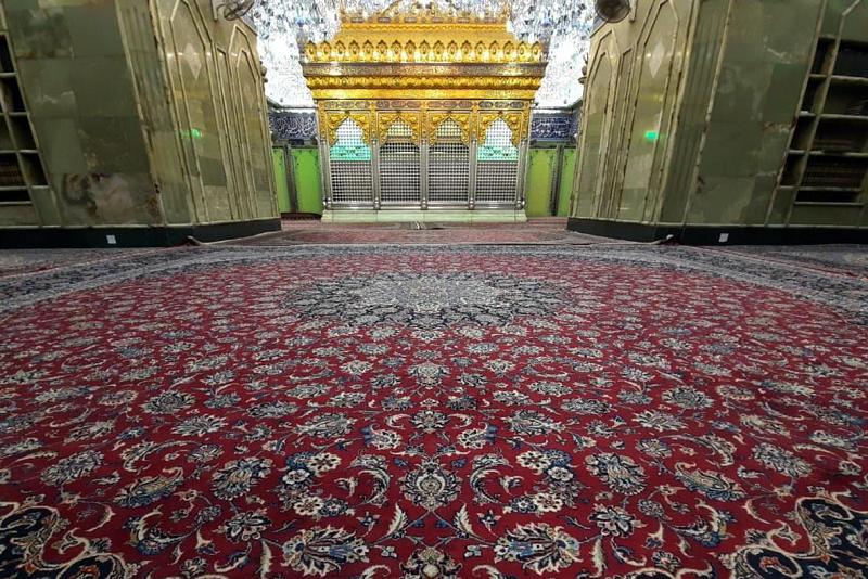 خَدَمةُ الحرم المطهّر يواصلون أعمال الغسل والتعطير الدوريّ