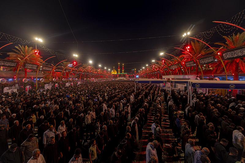 بالصور.. المؤمنون يحيون ليلة الجمعة الأولى من شهر صفر عند مرقد أبي الفضل العباس (عليه السلام)