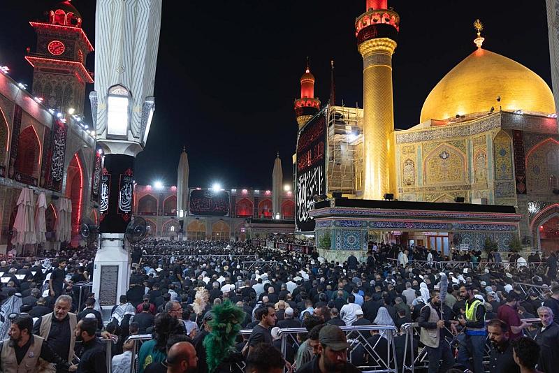 بالصور.. جموع المؤمنين تحيي ذكرى شهادة الرسول الأكرم عند مرقد الإمام علي (صلوات الله عليهما)