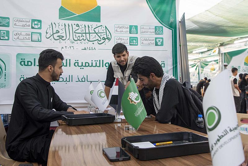 الموكب الثقافي العام على محور النجف – كربلاء يشهد إقبالًا واسعًا من زائري الأربعين