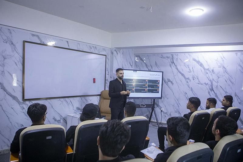 قسم الاتصالات يقيم برنامجًا تدريبيًّا لطلبة جامعة الكفيل