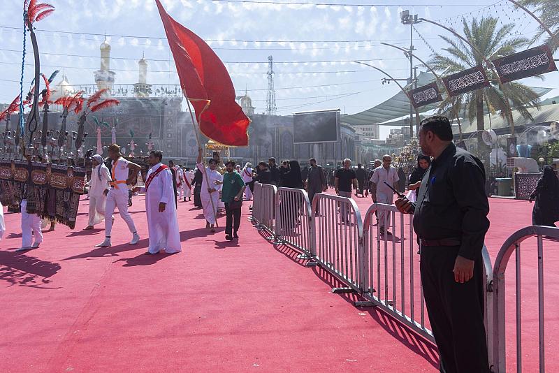  خلال أيام شهر المحرّم.. قسم بين الحرمين يواصل تنظيم دخول المواكب العزائية في الساحة الوسطية