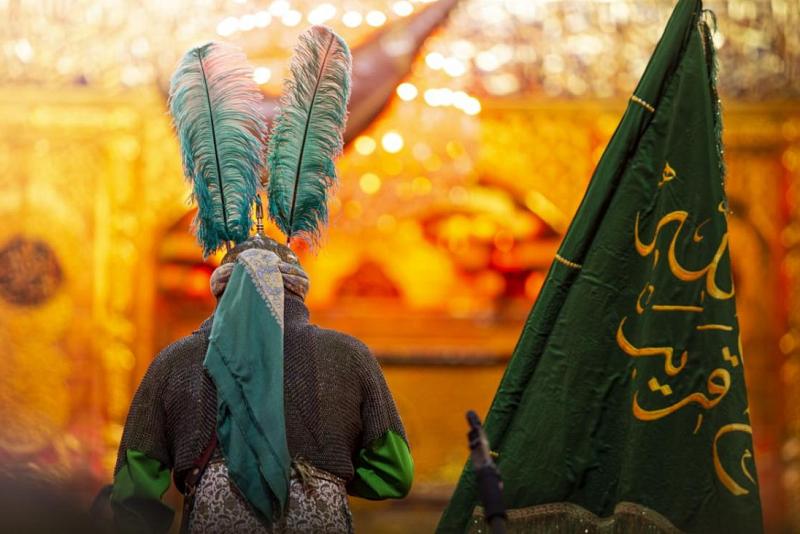 الإخاء الوفاء الشجاعة الإيثار.. من صفات أبي الفضل العبّاس (عليه السلام) التي استذكرتها مواكبُ العزاء في مرقدِهِ