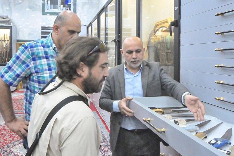 عالم آثار تركيّ يشيد بمتحف الكفيل للنفائس والمخطوطات وطرائق العرض المنظّمة لمقتنياته
