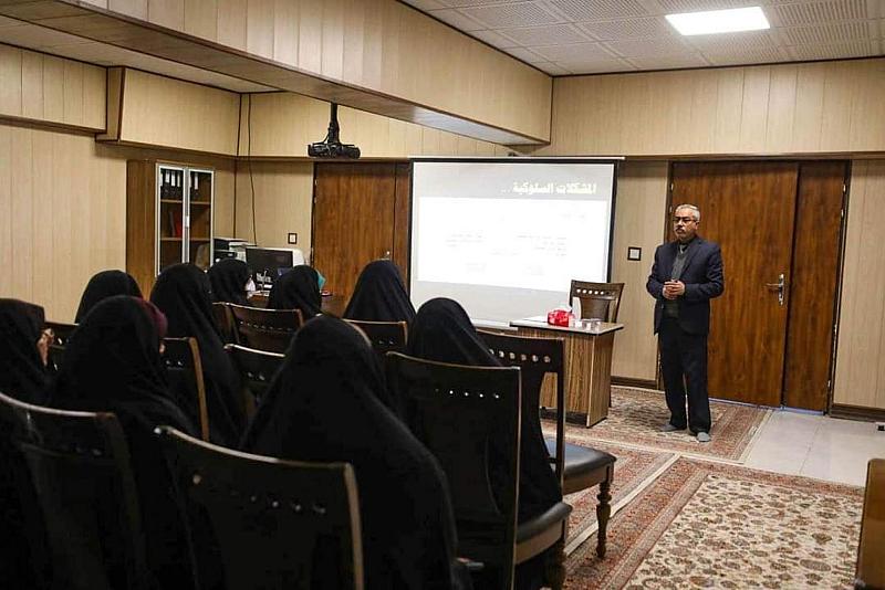 في سامراء..قسم التعليم العالي في العتبة العباسية ينظّم دورةً لملاكات مدارس نور الهادي