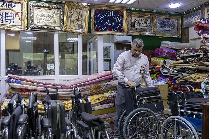 قسم المخازن يعرض مجموعة جديدة من المنتجات المتنوعة أمام الزائرين