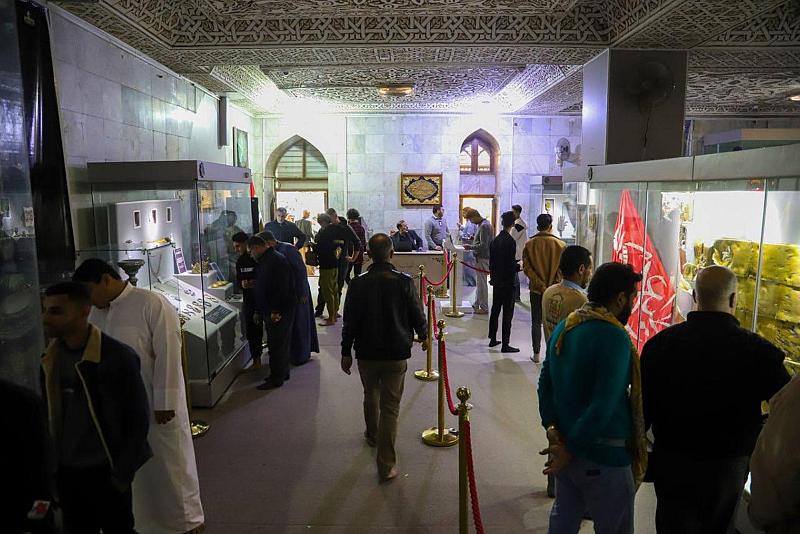 خلال الزيارة الشعبانية.. جموع الزائرين تتوافد إلى قاعة العرض المتحفيّ داخل العتبة العبّاسية