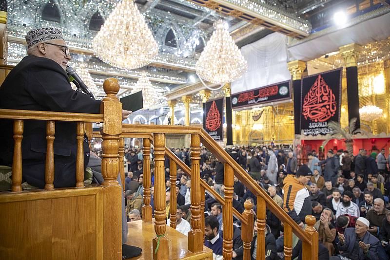المؤمنون يشاركون قراءة دعاء كميل عند مرقد أبي الفضل العباس (عليه السلام)