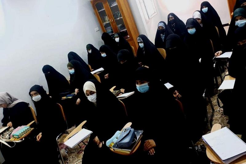 استقبال 420 طالبةً في 32 دورةً قرآنيّة نسويّة خلال يومٍ واحد