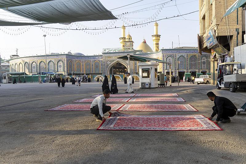 قسم الشؤون الخدمية يهيّئ أماكن لاستراحة الزائرين في محيط العتبة العباسية المقدسة