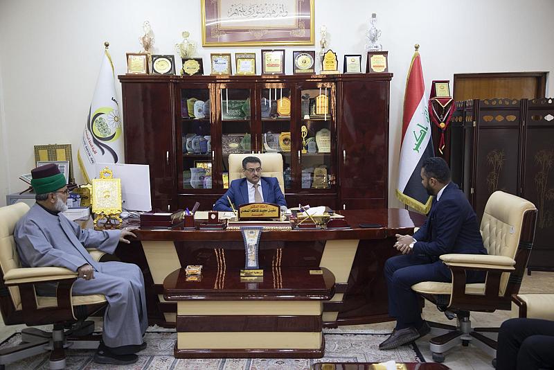 العتبة العبّاسية تقدّم دعوة لكلية الحلّة الجامعة للمشاركة في حفل التخرّج المركزي للطلبة