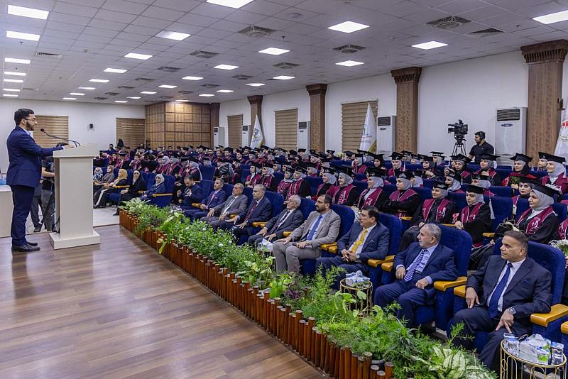 جامعة العميد تحتفي بتخرّج نحو 300 طالب من كليّة الطب