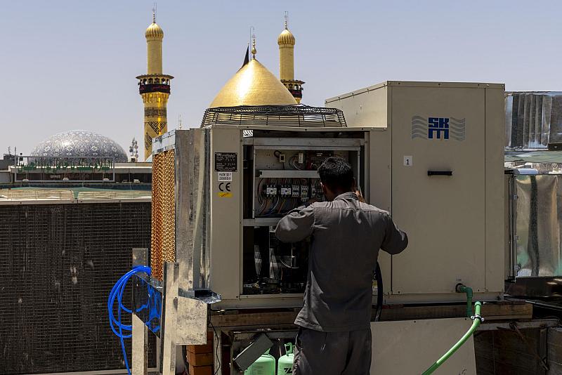 قسم التكييف: فرق الصيانة تتابع منظومات التبريد في مواقع العتبة العباسية المقدسة على مدار 24 ساعة