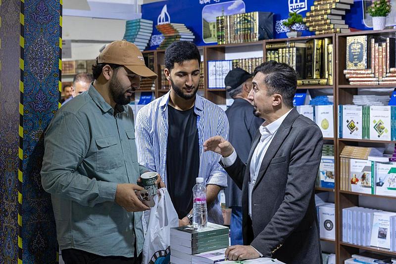جناح جمعيّة العميد في معرض تونس الدوليّ للكتاب يشهد حواراتٍ معرفيّة وتاريخية معاصرة