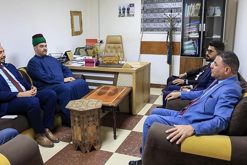 العتبة العباسية المقدسة تقدم دعوة إلى كلية مزايا الجامعة للمشاركة في حفل التخرج المركزي الخامس