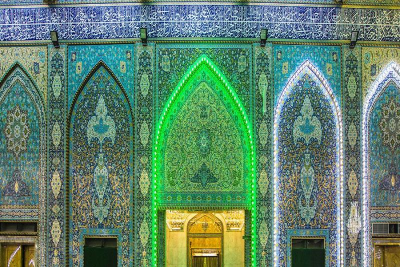 بالصور بعد الانتهاء من تقويته وترميمه: الجدارُ الخارجيّ لحرم أبي الفضل العبّاس(عليه السلام) بحُلّةٍ جديدة..