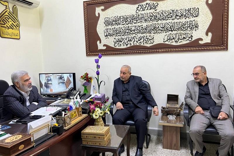 وفد العتبة العباسية يصل إلى مرقد السيّدة زينب ويضع آلية عمل لنصب الشباك الجديد