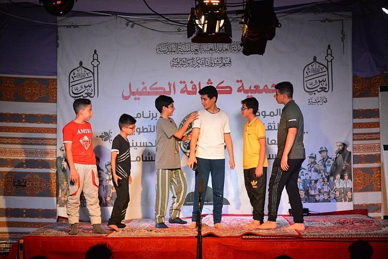 قسم الشؤون الفكريّة يقدم عرضًا مسرحيًا لزائري الأربعين