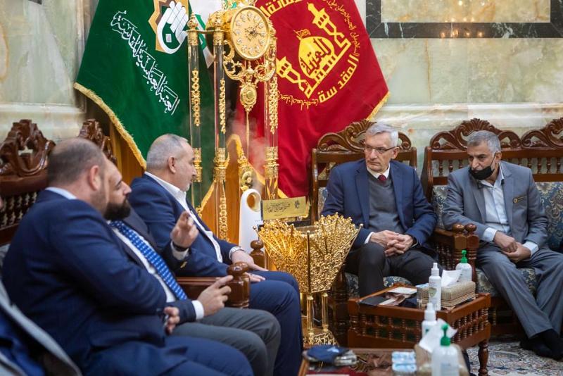 السفيرُ الألمانيّ في العراق يزور العتبةَ العبّاسية المقدّسة ويلتقي بمتولّيها الشرعيّ
