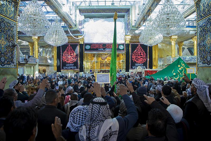 المواكب العزائية تحيي ذكرى وفاة السيدة أم البنين (عليها السلام) عند المرقدين الطاهرين